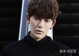 出轨男明星2018年,揭秘出轨男明星的隐秘生活