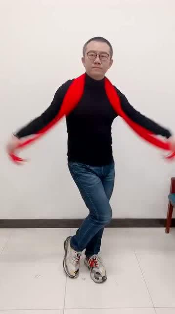 自信跳舞的网红老师是谁,揭秘网红舞蹈老师舞动风采