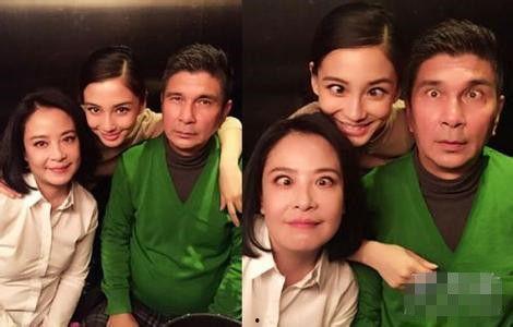 母亲与明星合影图片,母亲与璀璨明星的温馨合影瞬间